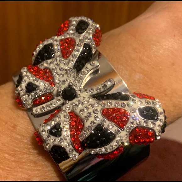 Red black & white Austrian crystal butterfly cuff - Picture 4 of 4